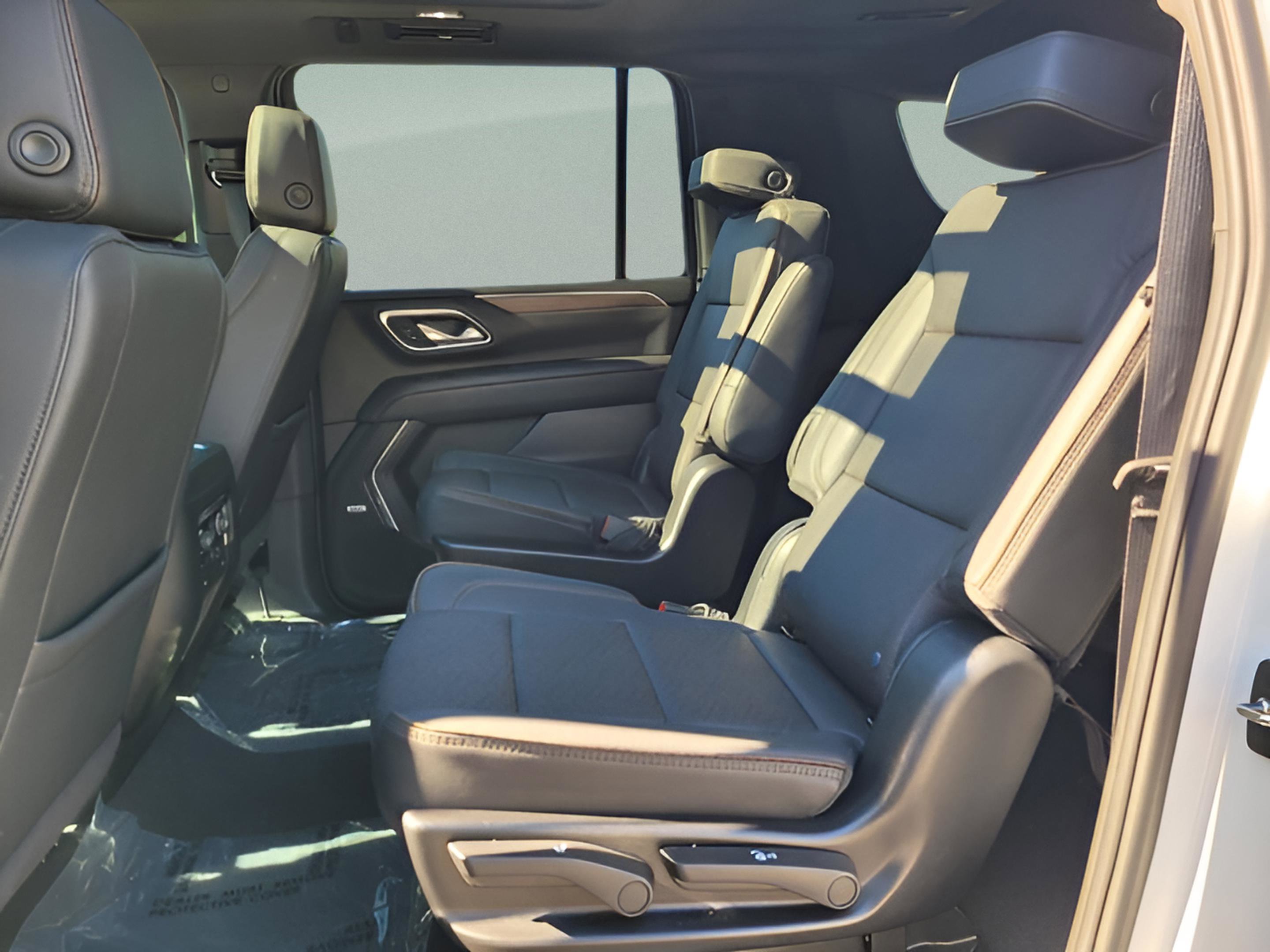 Used 2024 Chevrolet Suburban High Country image 24