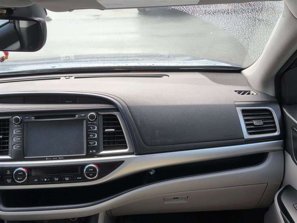 Used 2017 Toyota Highlander XLE AWD/4WD image 11