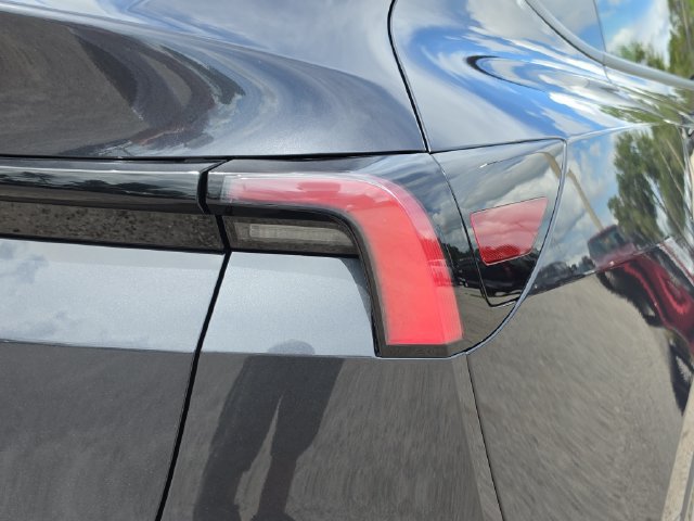 Used 2026 Tesla Model Y 2WD image 7