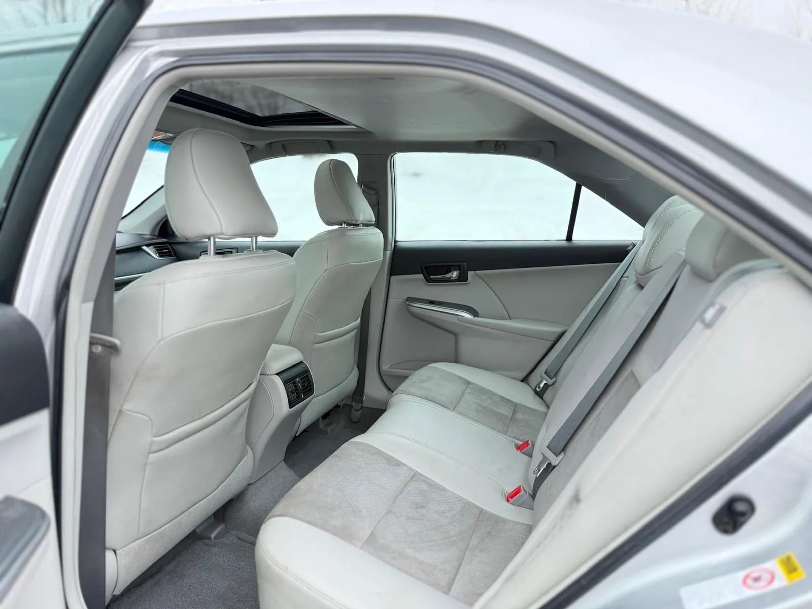 Used 2012 Toyota Camry XLE w/ Leather Pkg image 9