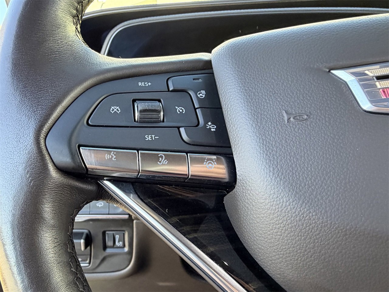 Certified 2022 Cadillac Escalade ESV Sport w/ Touring Package image 21