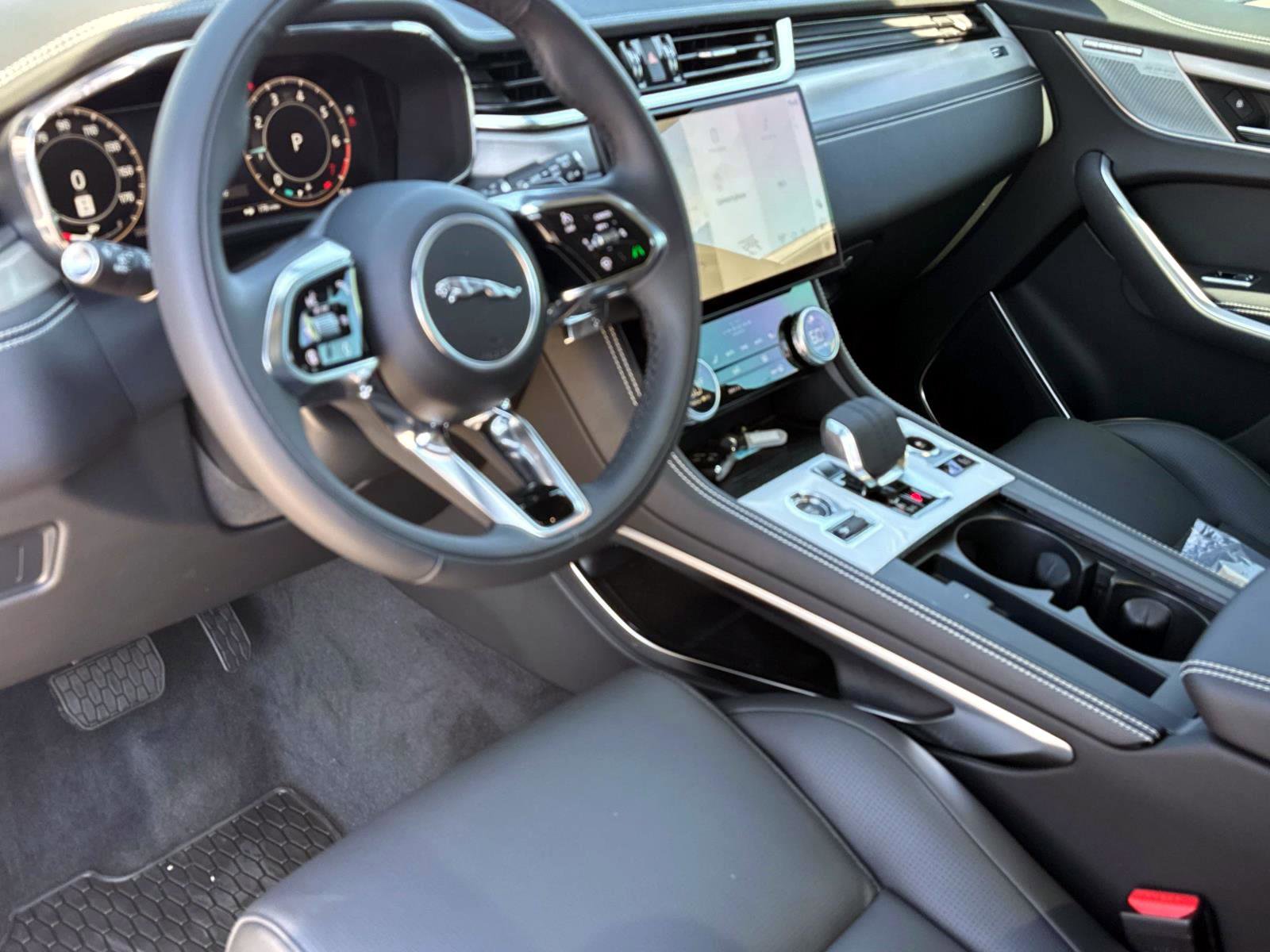 New 2026 Jaguar F-PACE R-Dynamic S image 31