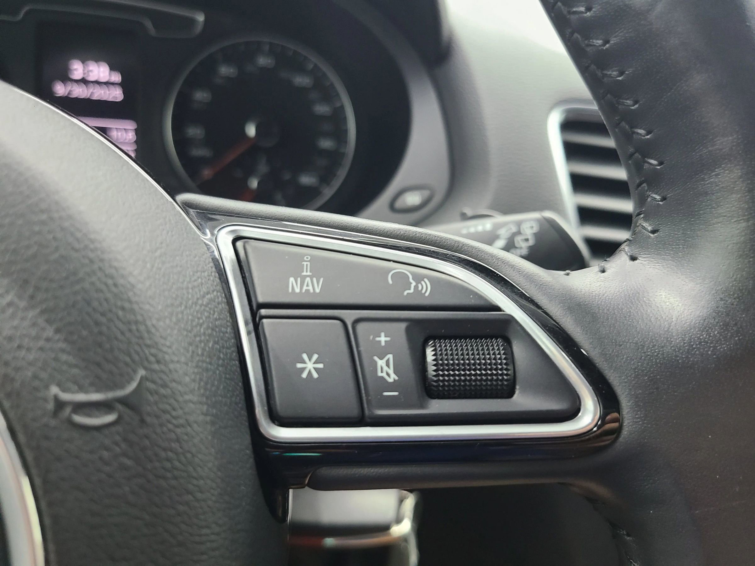 Used 2018 Audi Q3 2.0T Premium image 33