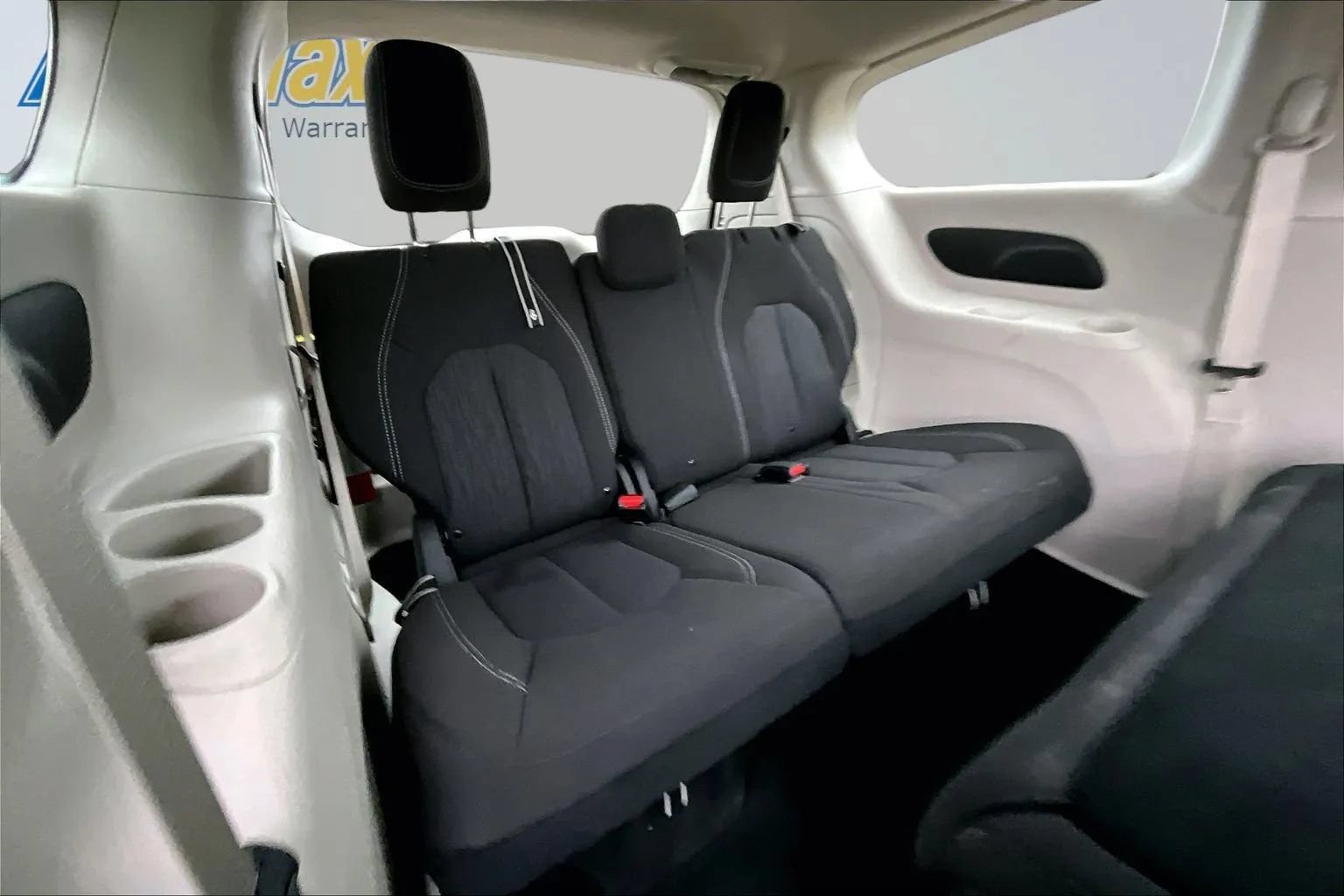 Used 2021 Chrysler Voyager L FWD image 24