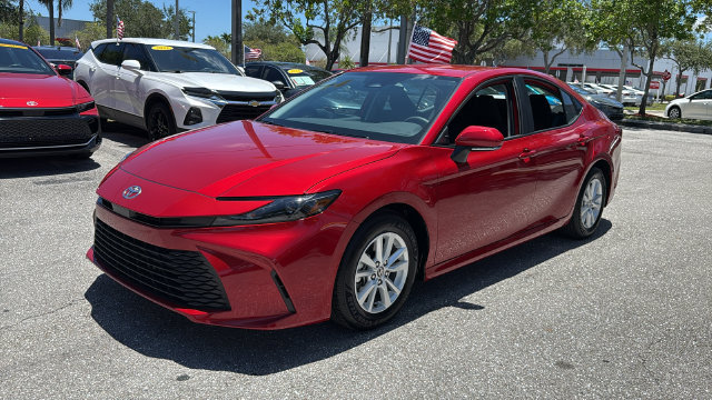 Used 2025 Toyota Camry LE w/ Convenience Package FWD image 3