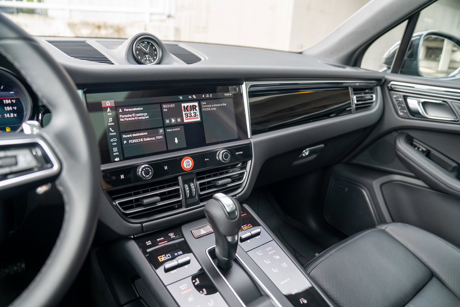 Certified 2025 Porsche Macan AWD/4WD image 14