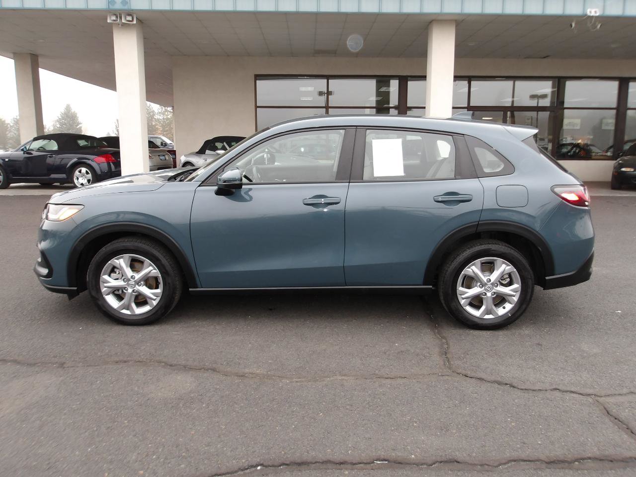 Used 2023 Honda HR-V LX image 2