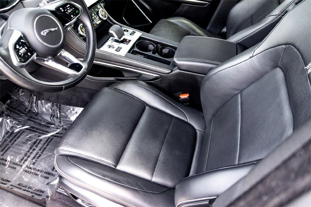 Used 2024 Jaguar F-PACE R-Dynamic S image 15