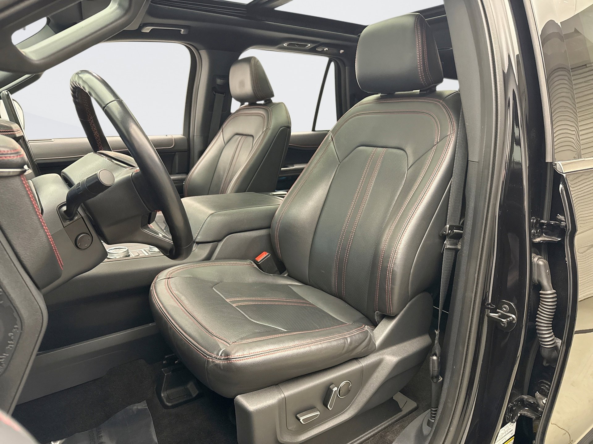 Used 2022 Ford Expedition Max Limited image 11