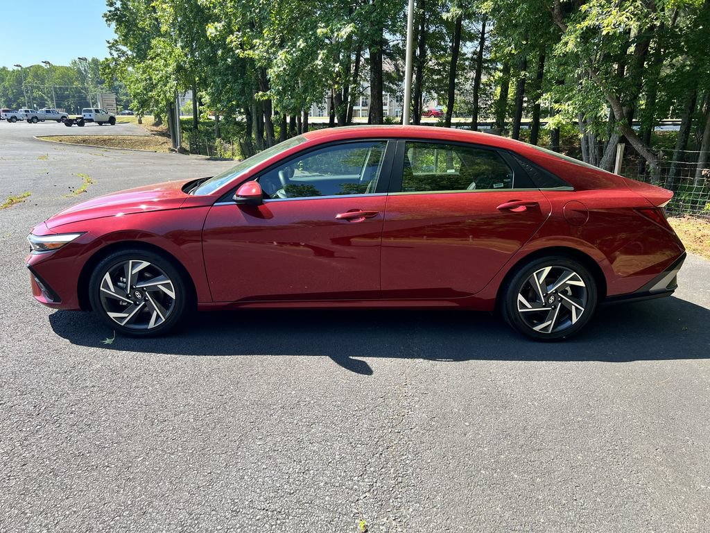 Used 2025 Hyundai Elantra SEL FWD image 6