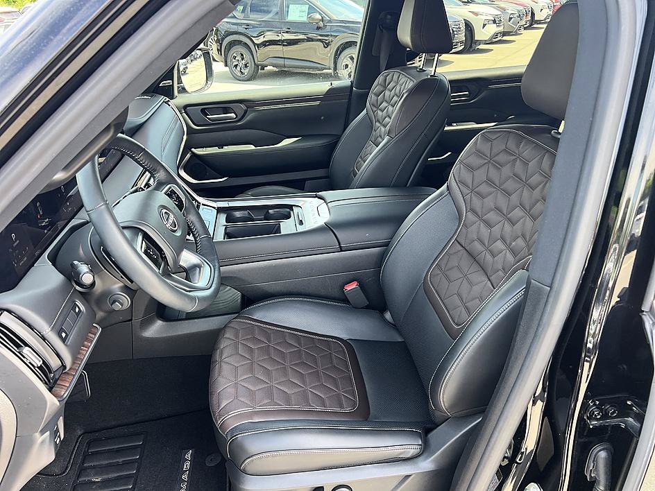 Certified 2025 Nissan Armada Platinum AWD/4WD image 13