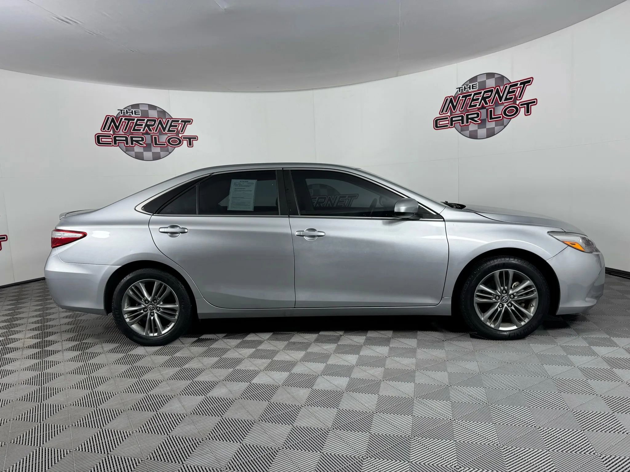 Used 2017 Toyota Camry SE image 8