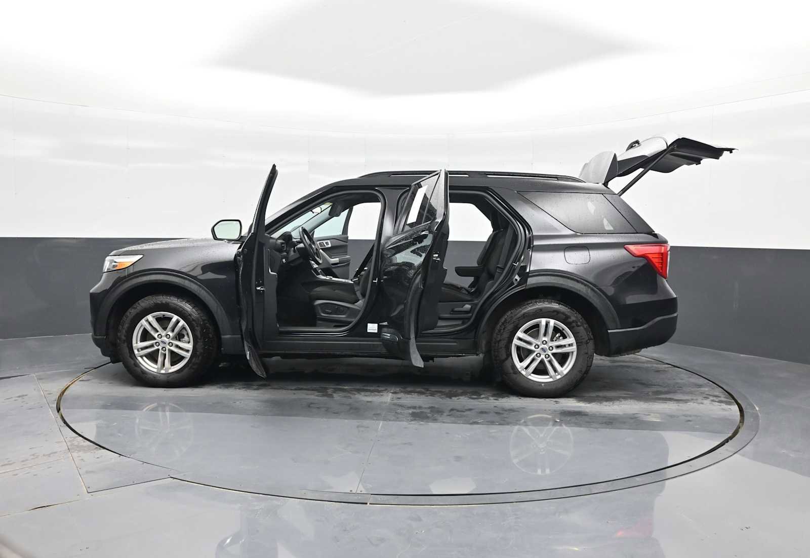 Used 2022 Ford Explorer XLT image 40