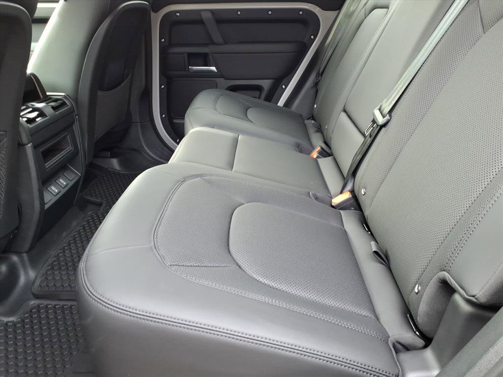 New 2026 Land Rover Defender 110 X-Dynamic SE image 5