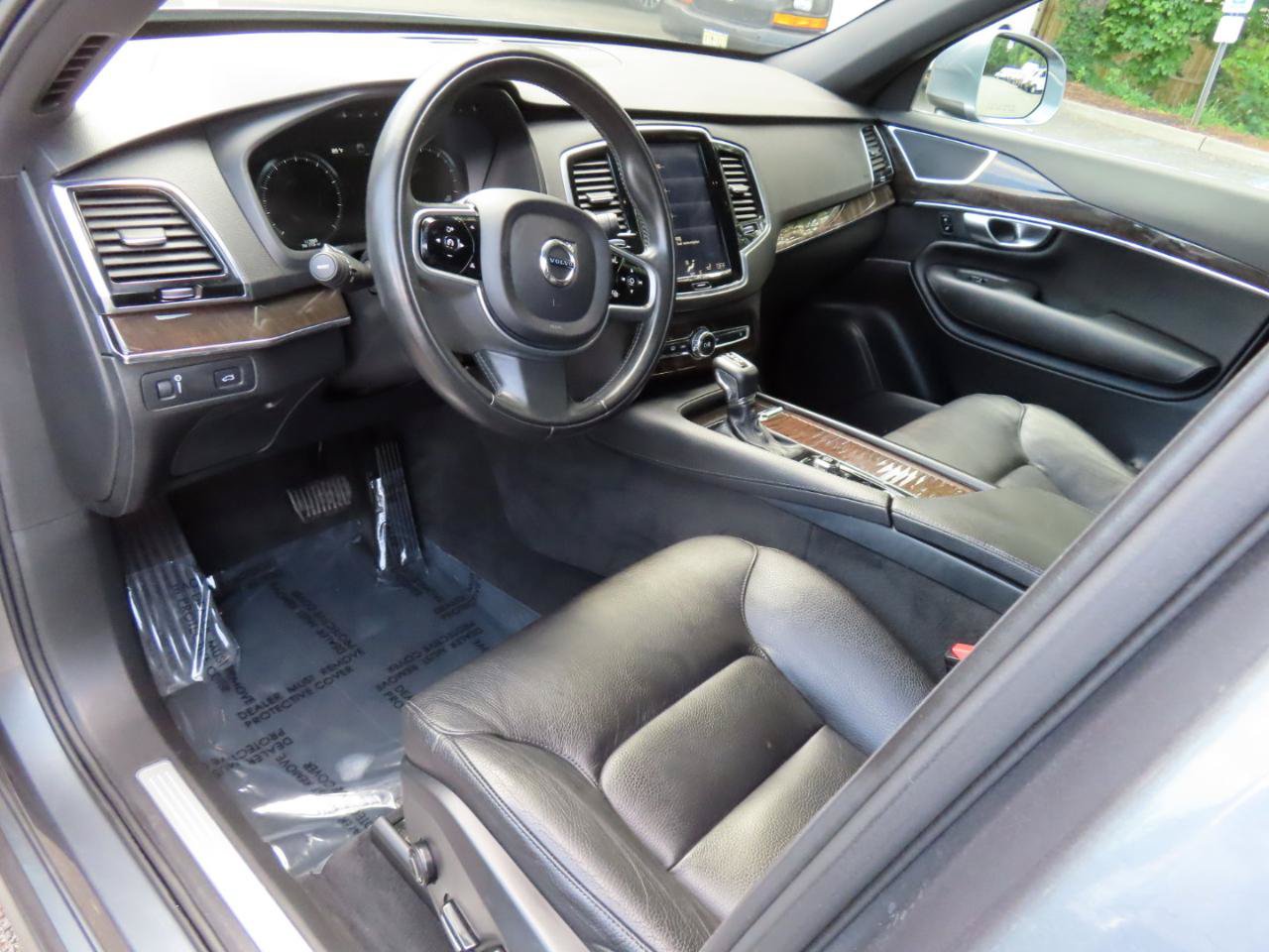 Used 2018 Volvo XC90 T6 Momentum w/ Convenience Package AWD/4WD image 9