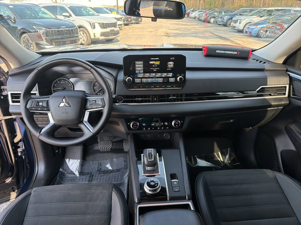 Used 2024 Mitsubishi Outlander SE image 19