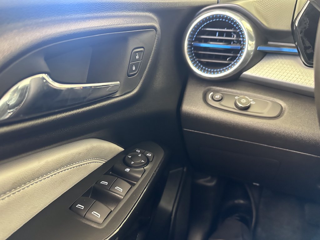 Used 2026 Chevrolet Trax LT w/ LT Convenience Package FWD image 19