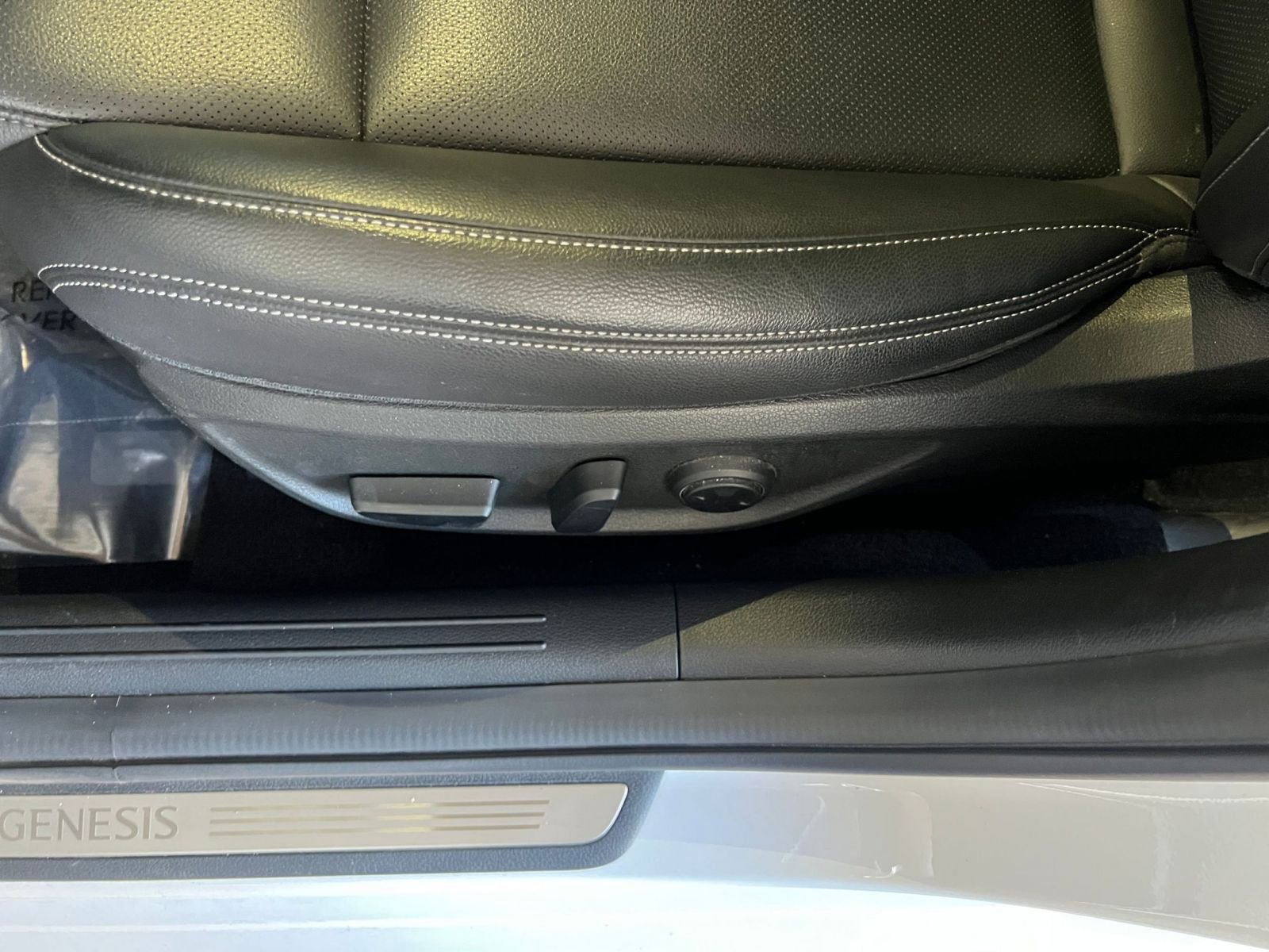 Used 2025 Genesis G70 2.5T image 22