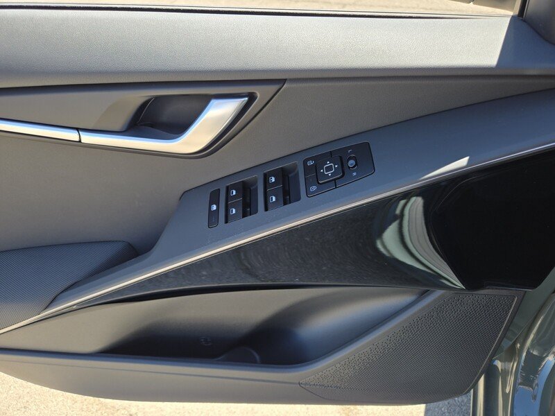 New 2026 Kia Niro EX FWD image 9