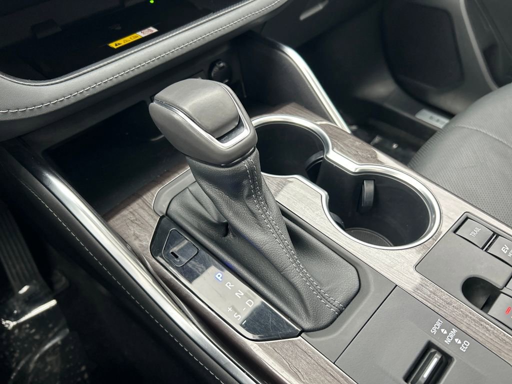 Used 2023 Toyota Highlander Limited image 16