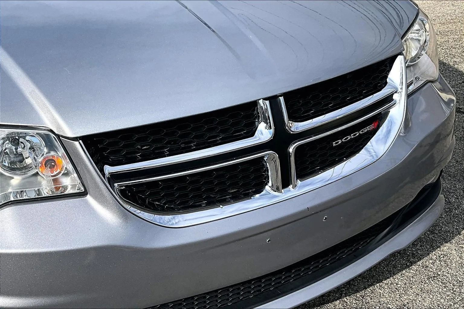 Used 2020 Dodge Grand Caravan SXT image 25