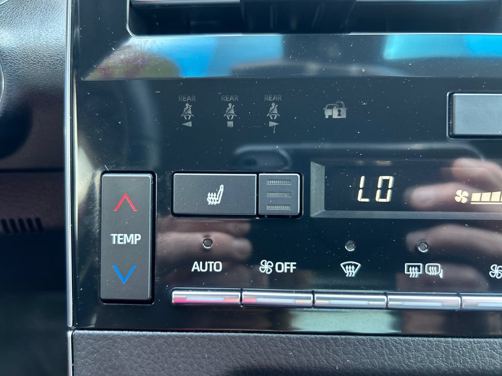 Certified 2021 Toyota Avalon XLE FWD image 29