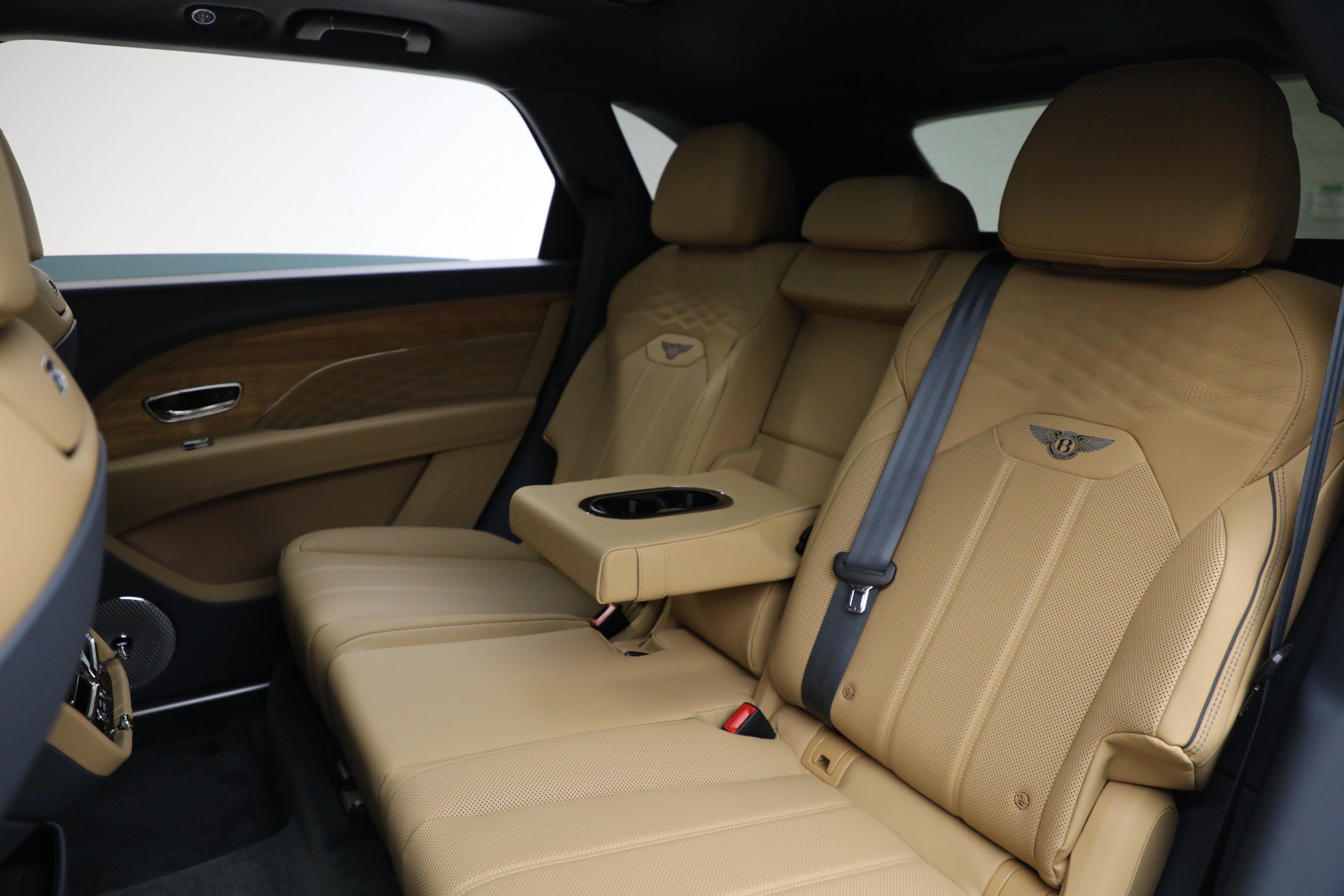 Certified 2025 Bentley Bentayga Extended Wheelbase AWD/4WD image 23