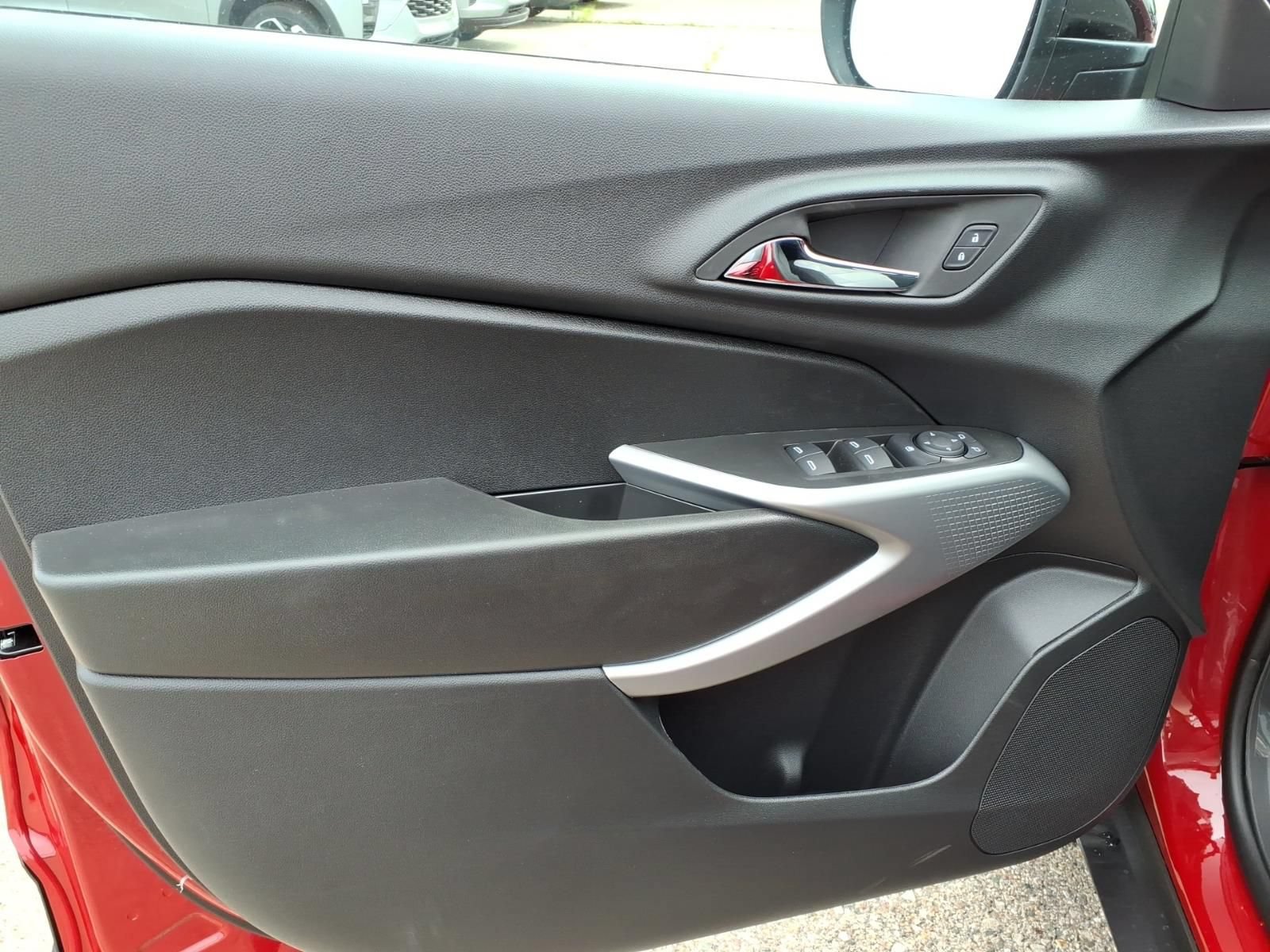 New 2026 Chevrolet Trax RS w/ Driver Confidence Package FWD image 12