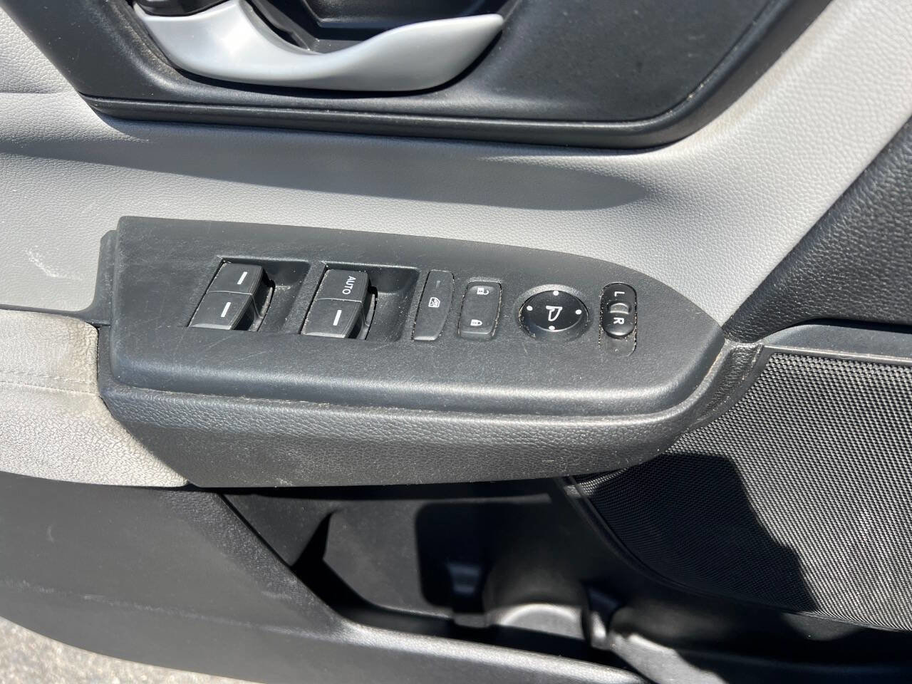 Used 2017 Honda CR-V LX image 16