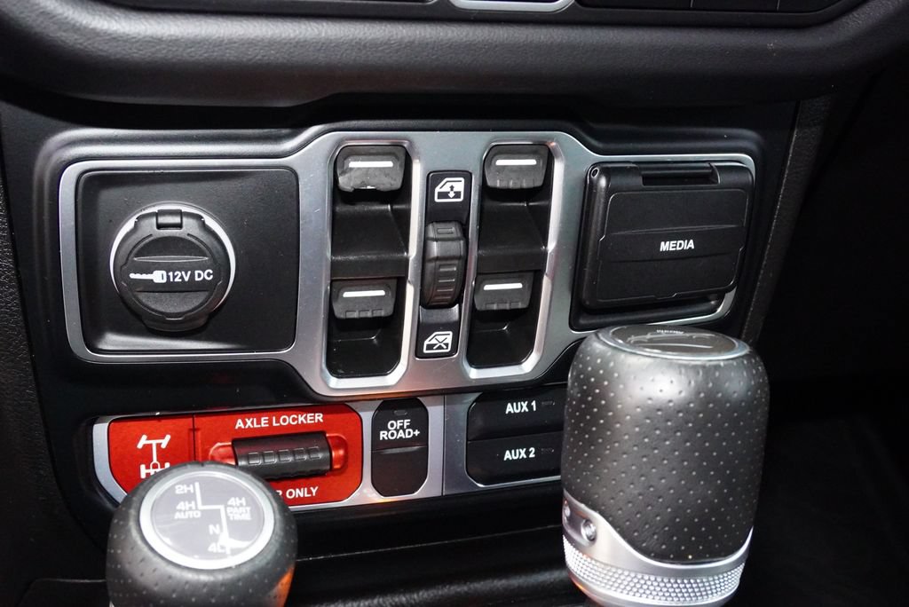Used 2024 Jeep Gladiator Mojave AWD/4WD image 24