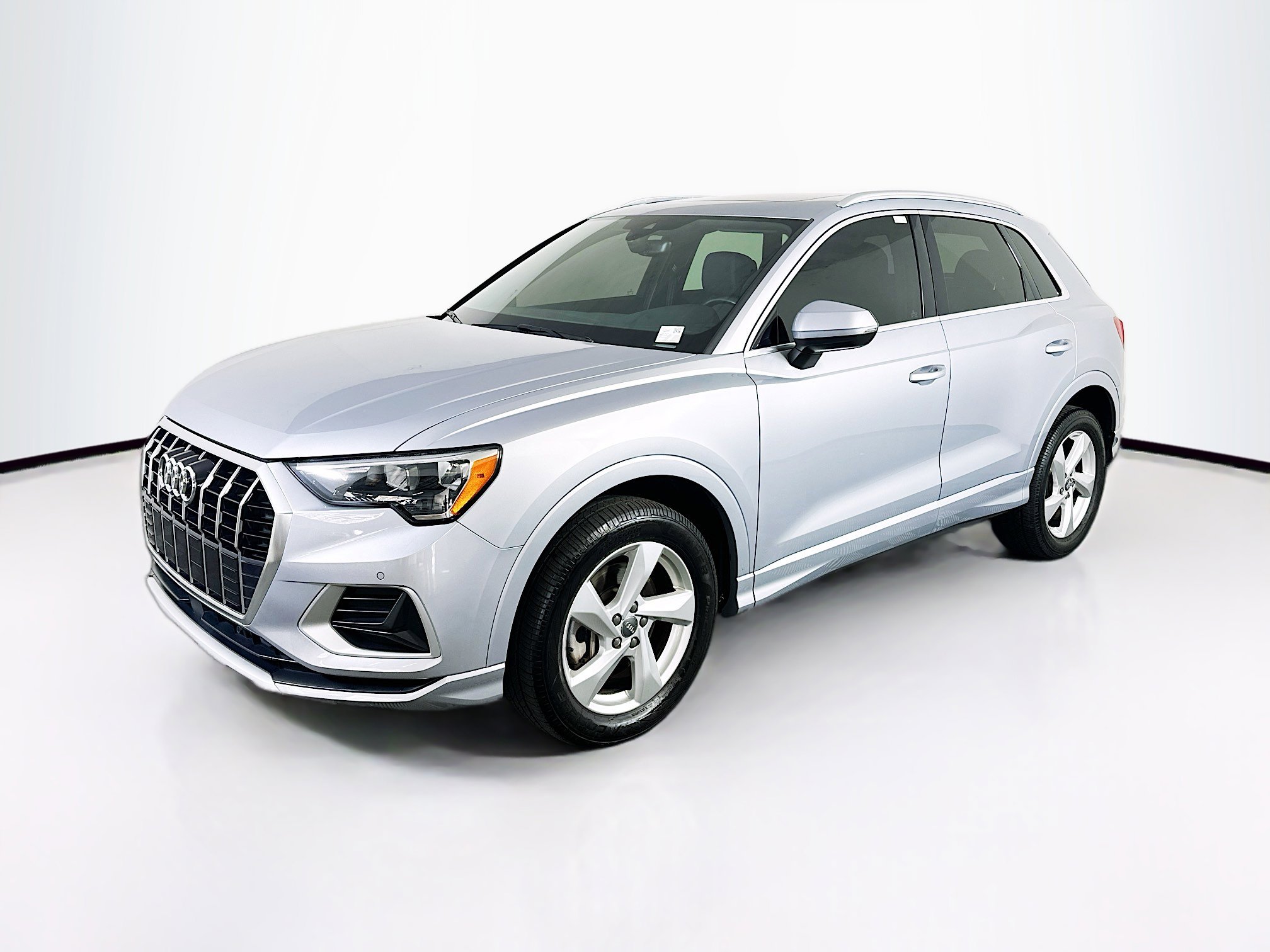 Used 2020 Audi Q3 2.0T Premium w/ Convenience Package image 3