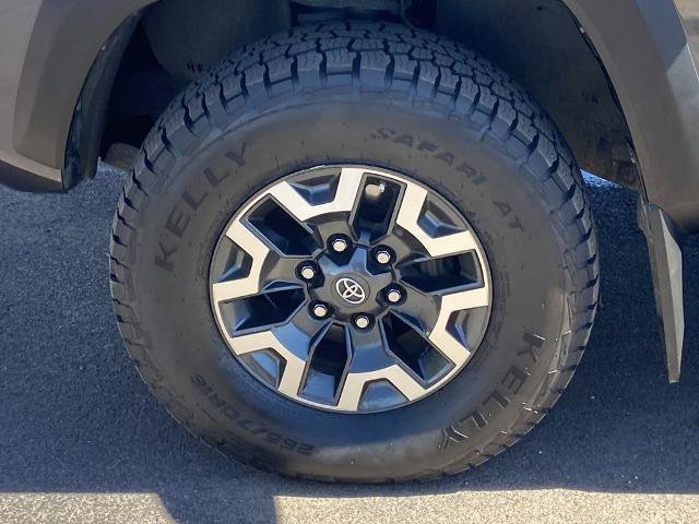 Used 2016 Toyota Tacoma TRD Off-Road AWD/4WD image 28