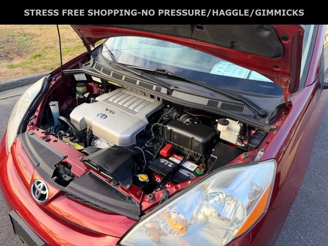 Used 2010 Toyota Sienna XLE image 11