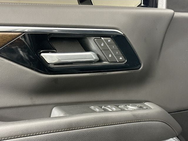 Used 2025 Chevrolet Tahoe High Country AWD/4WD image 21