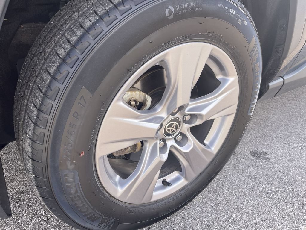 Used 2025 Toyota RAV4 XLE FWD image 10