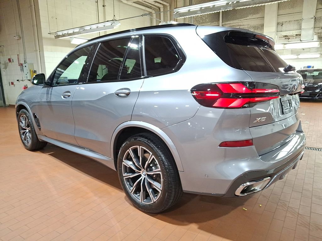 Certified 2025 BMW X5 xDrive40i w/ M Sport Package image 6