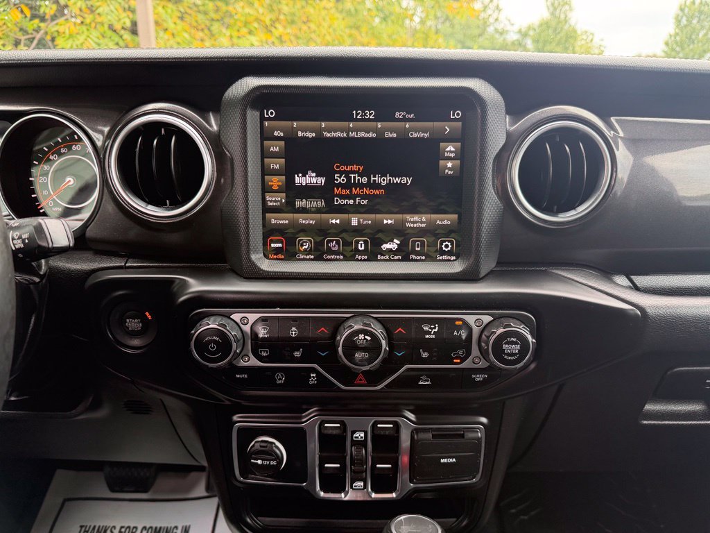 Used 2022 Jeep Wrangler Unlimited Sahara AWD/4WD image 16