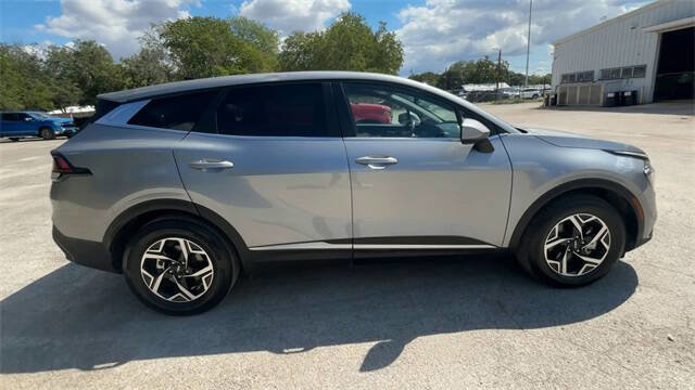 Used 2023 Kia Sportage LX image 9