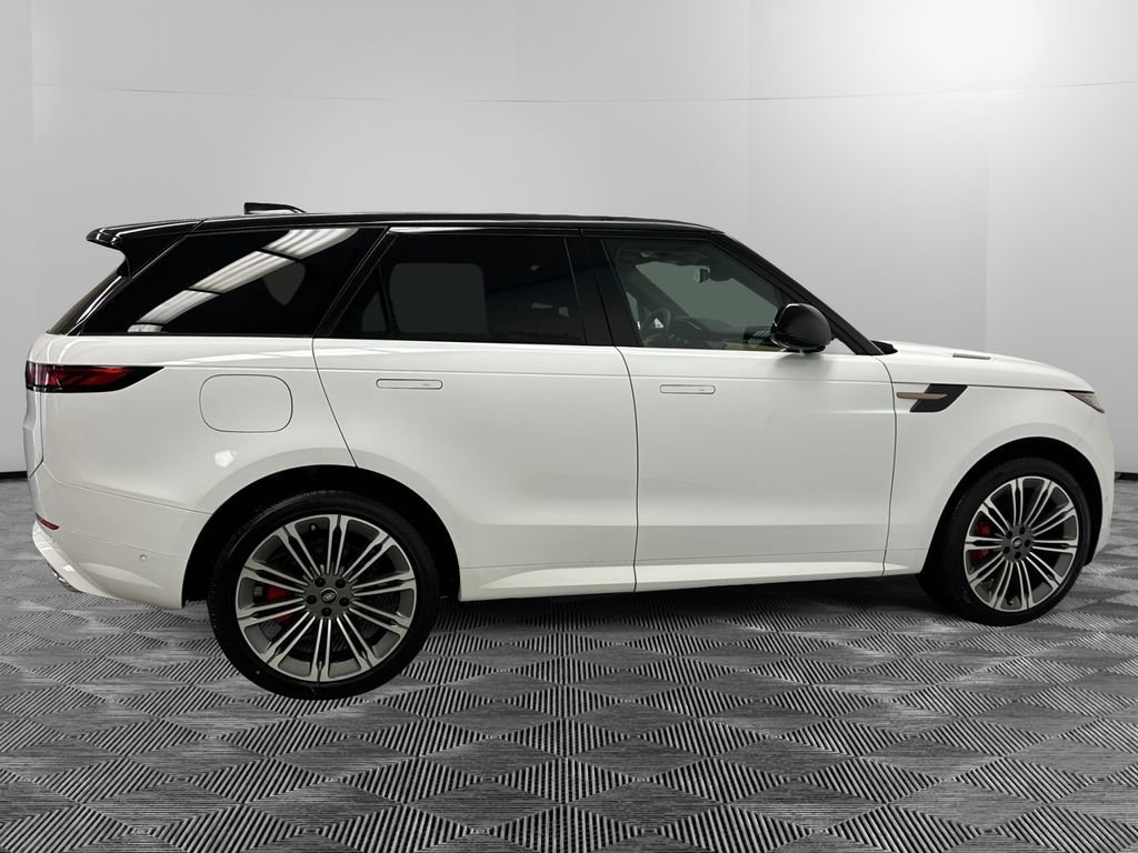Used 2025 Land Rover Range Rover Sport Dynamic SE AWD/4WD image 6