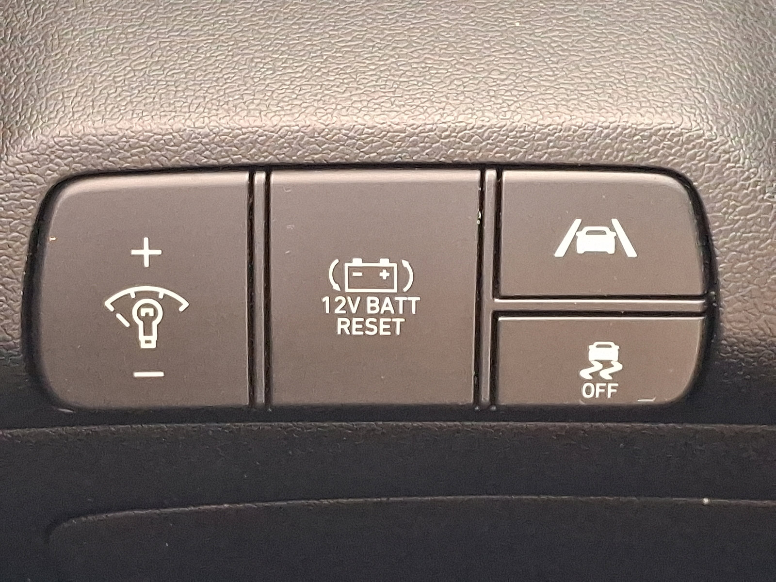 Used 2023 Hyundai Elantra Blue w/ Preferred Accessory Package image 23