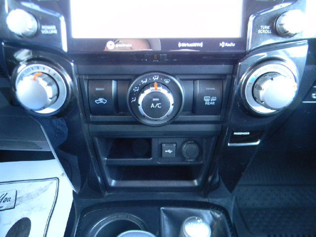 Used 2020 Toyota 4Runner Venture w/ Moonroof Package AWD/4WD image 12