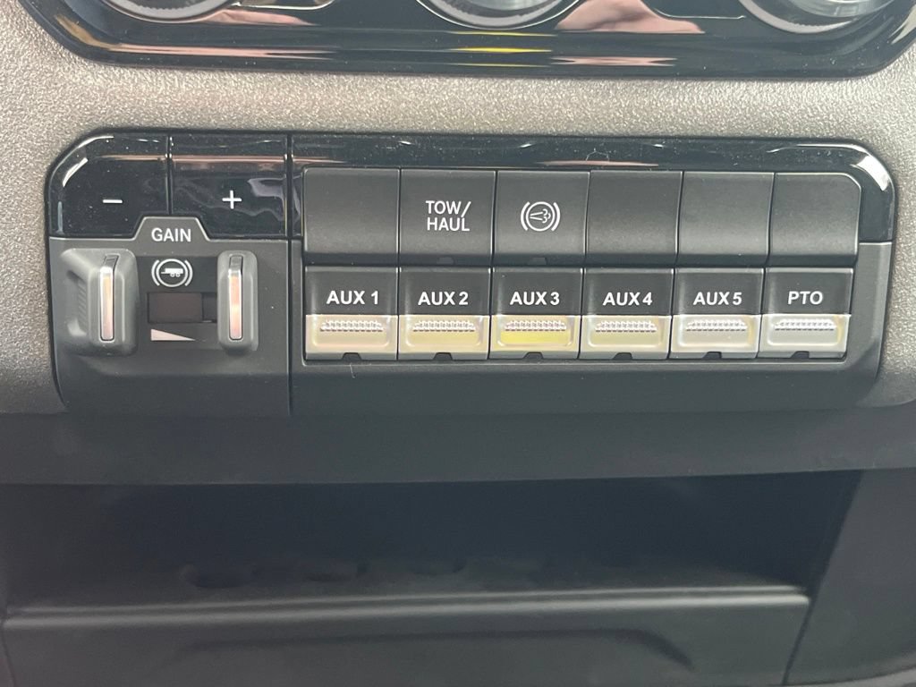 New 2025 RAM 5500 Tradesman AWD/4WD image 13