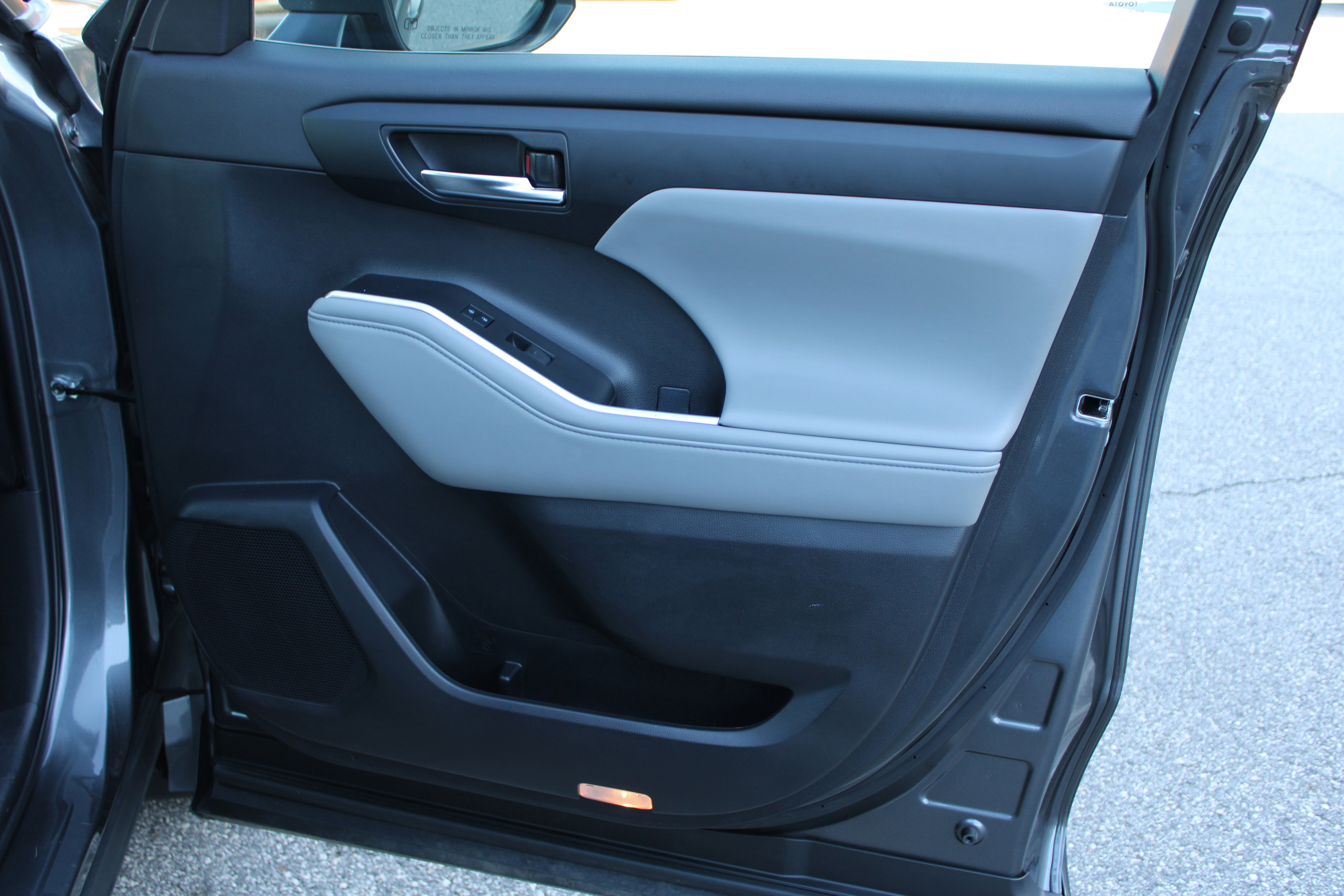 Used 2023 Toyota Highlander XLE image 18