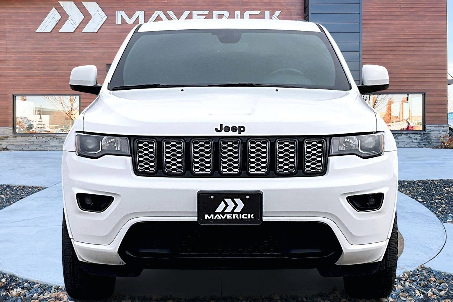 Used 2022 Jeep Grand Cherokee Laredo X image 2