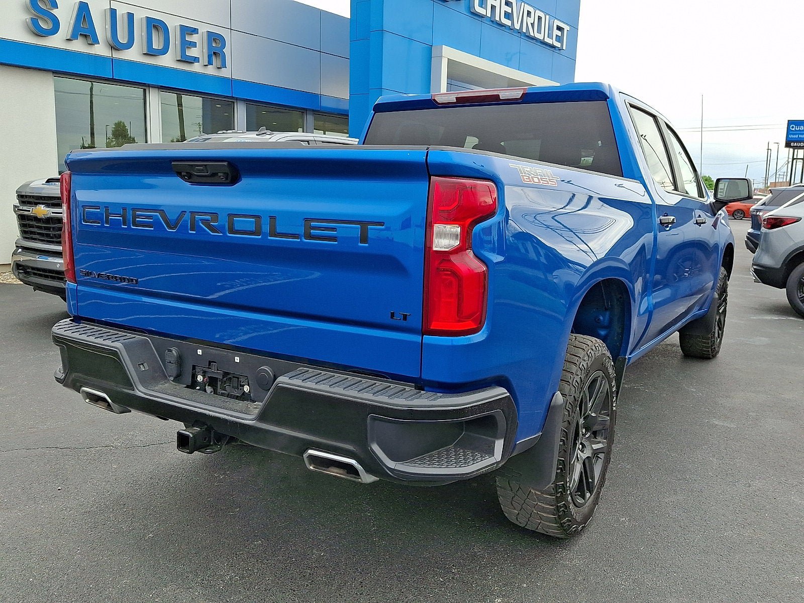 Used 2023 Chevrolet Silverado 1500 LT Trail Boss w/ LPO, Dark Essentials Package AWD/4WD image 6