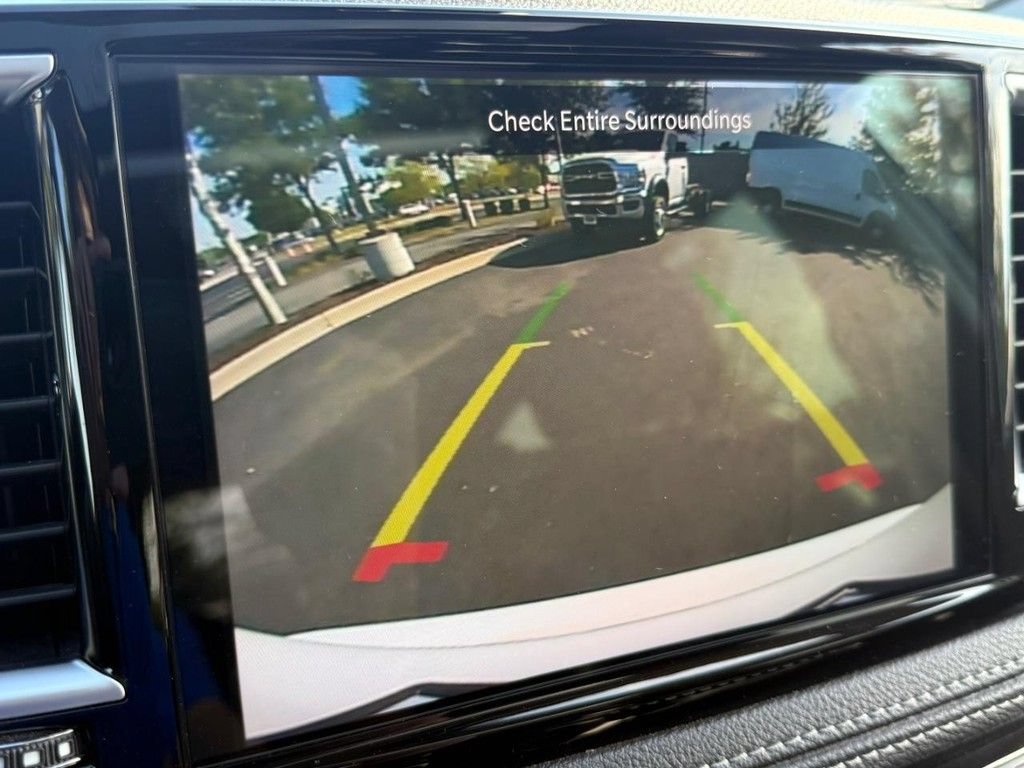 Used 2024 Chrysler Pacifica Limited FWD image 21