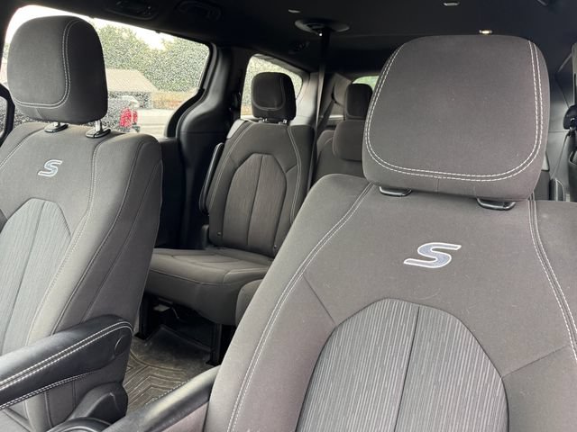 Used 2021 Chrysler Pacifica Touring w/ S Appearance Package FWD image 32