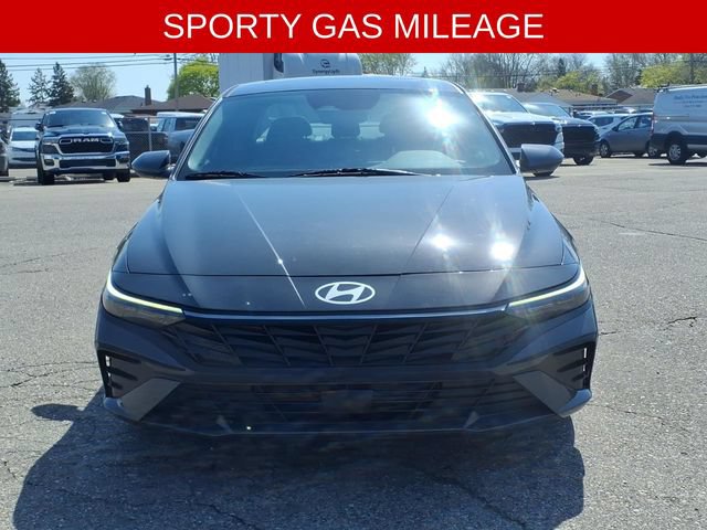 Used 2024 Hyundai Elantra SEL w/ Convenience Package FWD image 2