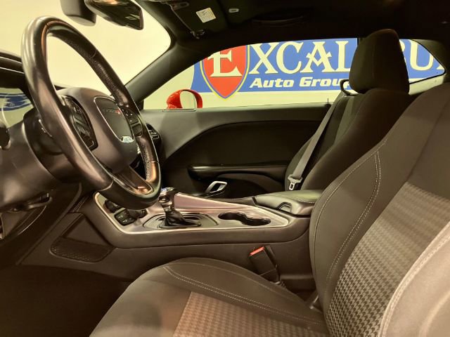 Used 2019 Dodge Challenger SXT image 31