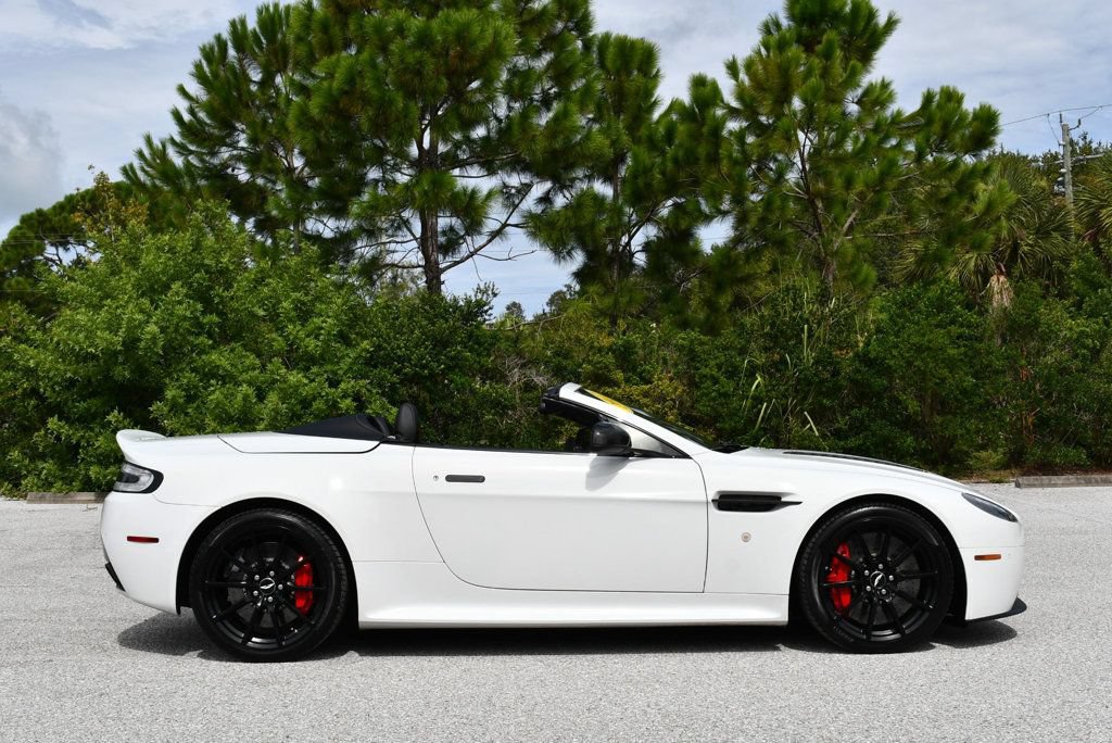 Used 2017 Aston Martin V12 Vantage S RWD image 38